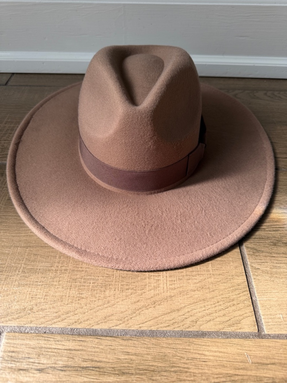 Classic Tan Wide-Brim Fedora Hat